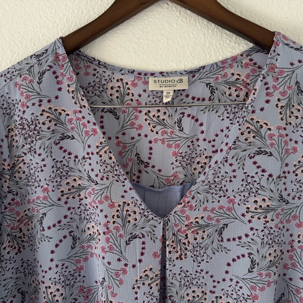 Pleat Front Ditsy Floral Blouse V Neck 3/4 Sleeve 2X Studio B Bobeau - Picture 3 of 10